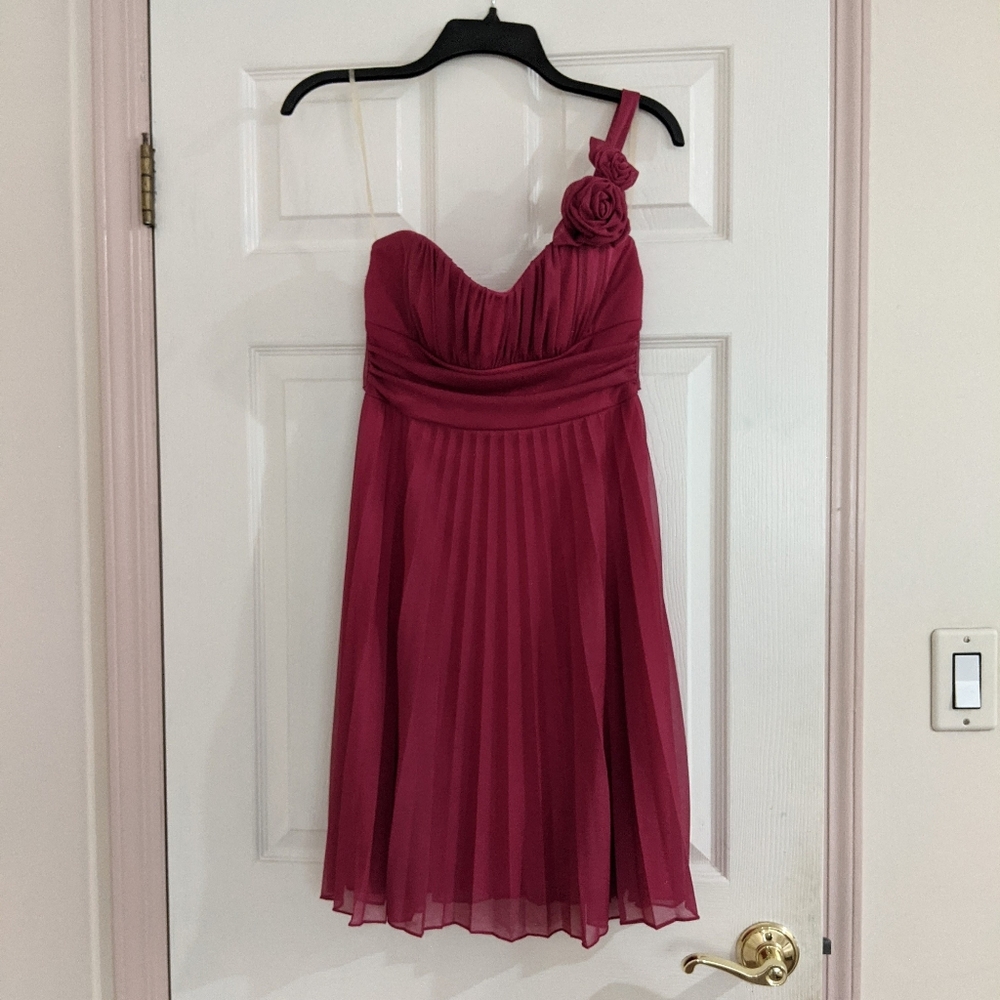 One shoulder dress